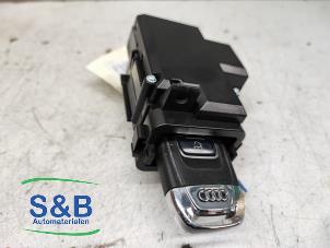 Usagé Serrure de contact électronique Audi A4 Avant (B8) 1.8 TFSI 16V Prix € 45,00 Règlement à la marge proposé par Schaap & Bron