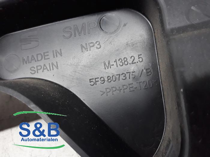 Stoßstangenleiste links hinten van een Seat Leon ST (5FF) 1.6 TDI Ecomotive 16V 2015