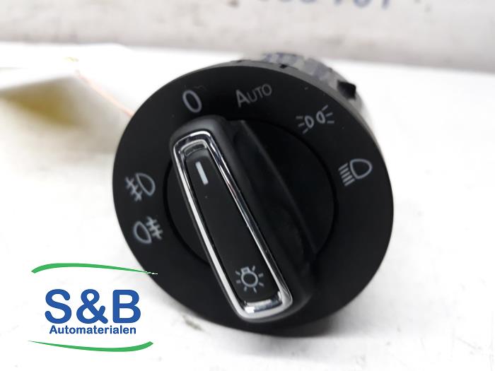 Używane Przelacznik swiatel Seat Leon ST (5FF) 1.6 TDI Ecomotive 16V Cena € 14,99 Procedura marży oferowane przez Schaap & Bron