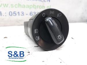 Usados Interruptor faro lhv Volkswagen Polo V (6R) 1.2 12V BlueMotion Technology Precio € 25,00 Norma de margen ofrecido por Schaap & Bron