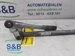 Used Wiper mechanism Volkswagen Touran (1T1/T2) 2.0 TDI 16V 136 Price € 35,00 Margin scheme offered by Schaap & Bron