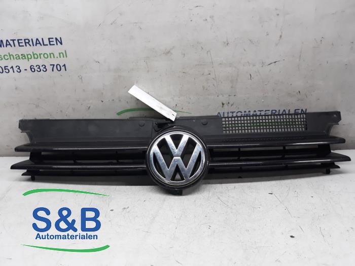 Używane Grill Volkswagen Golf IV Variant (1J5) 1.9 TDI 100 Cena € 35,00 Procedura marży oferowane przez Schaap & Bron