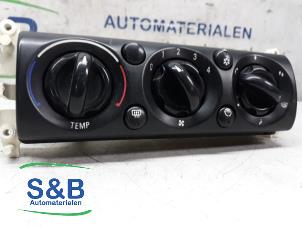 Usados Panel de control de calefacción Mini Mini Cooper S (R53) 1.6 16V Precio € 30,00 Norma de margen ofrecido por Schaap & Bron