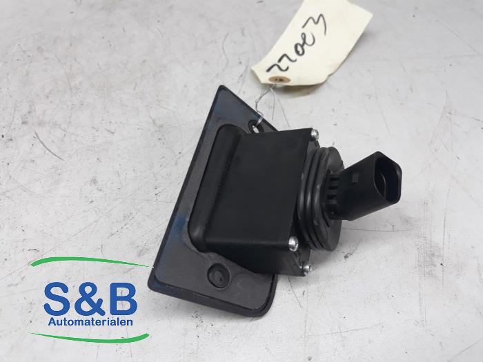 Door contact switch from a Volkswagen Transporter T6 2.0 TDI 150 4Motion 2016