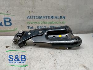 Used Sliding door roller, left Seat Alhambra (7N) 2.0 TDI 16V Price € 45,00 Margin scheme offered by Schaap & Bron