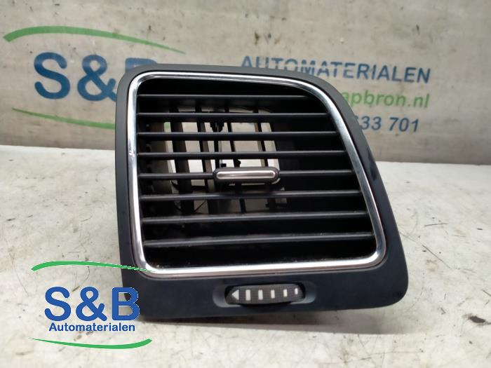 Dashboard vent from a Seat Alhambra (7N) 2.0 TDI 16V 2011