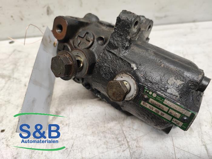 Usagé Pompe de direction Audi 100 Avant (C3) Prix € 125,00 Règlement à la marge proposé par Schaap & Bron
