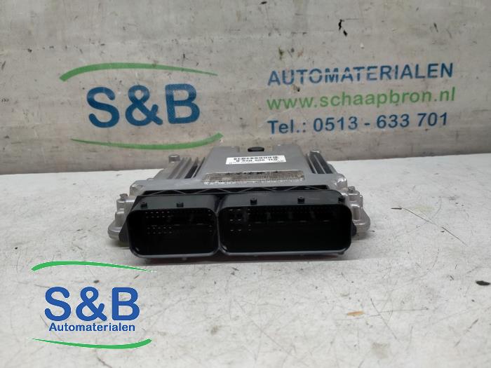 Engine management computer from a Audi A4 Avant (B8) 2.0 TDI 16V 2008