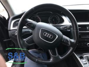 Usagé Volant Audi A4 Avant (B8) 2.0 TDI 16V Prix € 90,00 Règlement à la marge proposé par Schaap & Bron