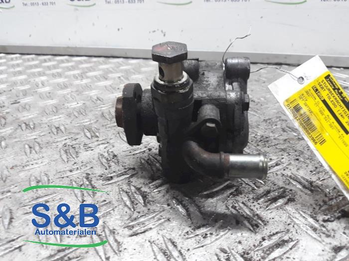 Usagé Pompe de direction Volkswagen Bora (1J2) 2.3 V5 Prix € 35,00 Règlement à la marge proposé par Schaap & Bron