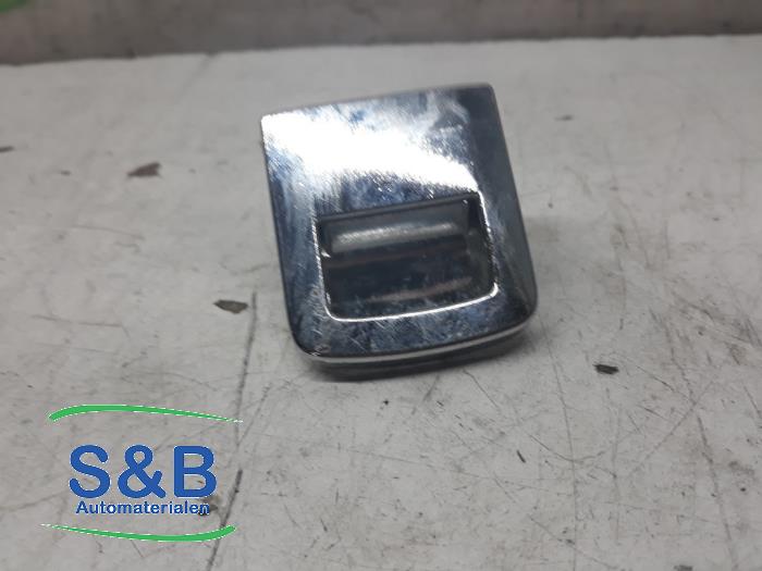 Tie down hook