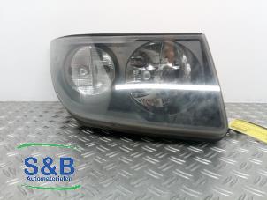 Used Headlight, left Volkswagen Crafter 2.0 TDI 16V Price € 75,00 Margin scheme offered by Schaap & Bron