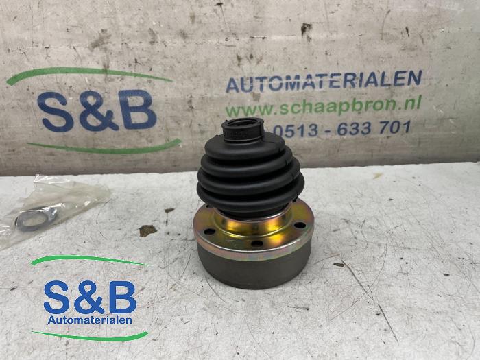CV joint, front from a Volkswagen Golf II (19E) 1.6 C,CL,GL