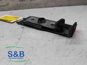 Used Bonnet lock mechanism Volkswagen Crafter 2.0 TDI 16V Price € 15,00 Margin scheme offered by Schaap & Bron