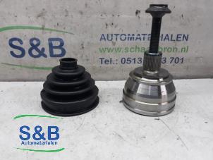 New CV joint, front Volkswagen Transporter/Caravelle T4 1.9 TD Price € 96,80 Inclusive VAT offered by Schaap & Bron