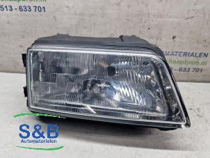 Used Headlight, right Audi A4 Quattro (B5) 2.8 V6 Price € 60,50 Inclusive VAT offered by Schaap & Bron