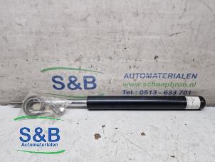 Used Fronts shock absorber, left Audi 80 (B2) 2.2 Price € 75,02 Inclusive VAT offered by Schaap & Bron