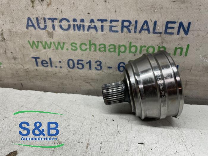 CV joint, front from a Audi 80 (B3) 1.9 Diesel