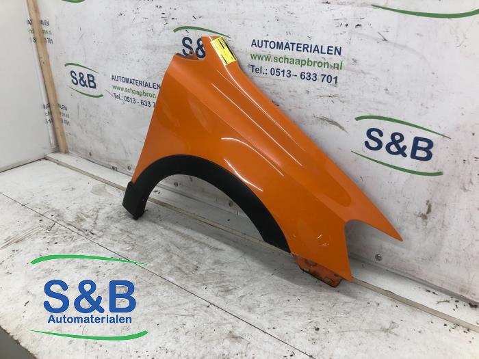 Front wing, right from a Volkswagen Polo V (6R) 1.6 TDI 16V 90 2010
