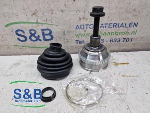 New CV joint, front Volkswagen Transporter/Caravelle T4 2.4 D Price € 84,70 Inclusive VAT offered by Schaap & Bron