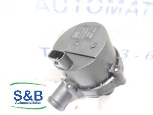 Używane Dodatkowa pompa wodna Volkswagen Golf VII (AUA) 1.0 TSI 12V Cena € 75,00 Procedura marży oferowane przez Schaap & Bron