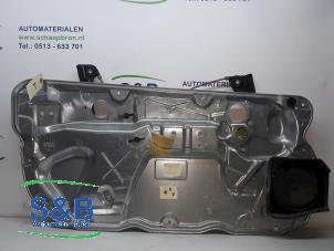 Usagé Mécanique vitre 2portes avant gauche Volkswagen Polo IV (9N1/2/3) Prix € 40,00 Règlement à la marge proposé par Schaap & Bron