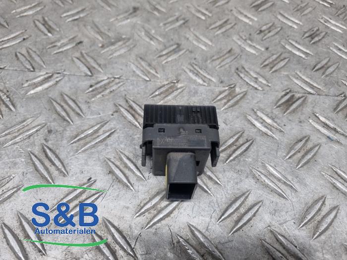 Usados Varios Volkswagen Multivan T5 (7E/7HC/7HF/7HM) 2.0 BiTDI DRF Precio € 10,00 Norma de margen ofrecido por Schaap & Bron
