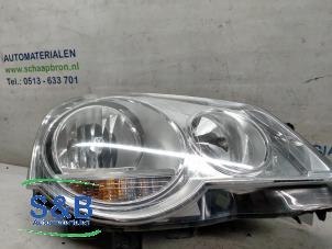 Usagé Optique avant principal droit Volkswagen Polo IV (9N1/2/3) 1.4 TDI 70 Prix € 40,00 Règlement à la marge proposé par Schaap & Bron
