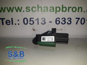 Usados Sensor de airbag Volkswagen Passat (362) 2.0 TDI 16V 140 Precio € 25,00 Norma de margen ofrecido por Schaap & Bron