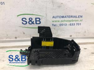 Used Battery box Peugeot 208 II (UB/UH/UP) 1.2 Vti 12V PureTech 100 Price € 15,00 Margin scheme offered by Schaap & Bron