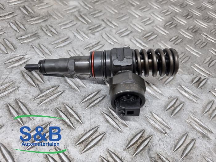 Usagé Injecteurs Volkswagen Passat Variant (3B6) 1.9 TDI 130 Prix € 74,99 Règlement à la marge proposé par Schaap & Bron