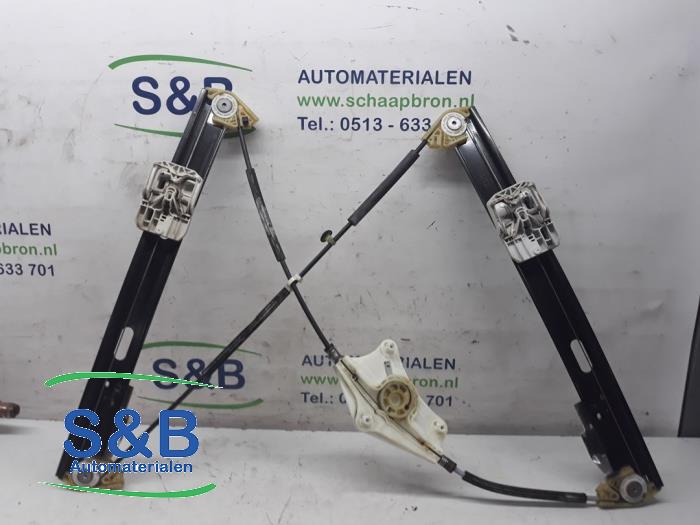 Window mechanism 4-door, front right from a Seat Leon ST (5FF) 1.6 TDI Ecomotive 16V 2014