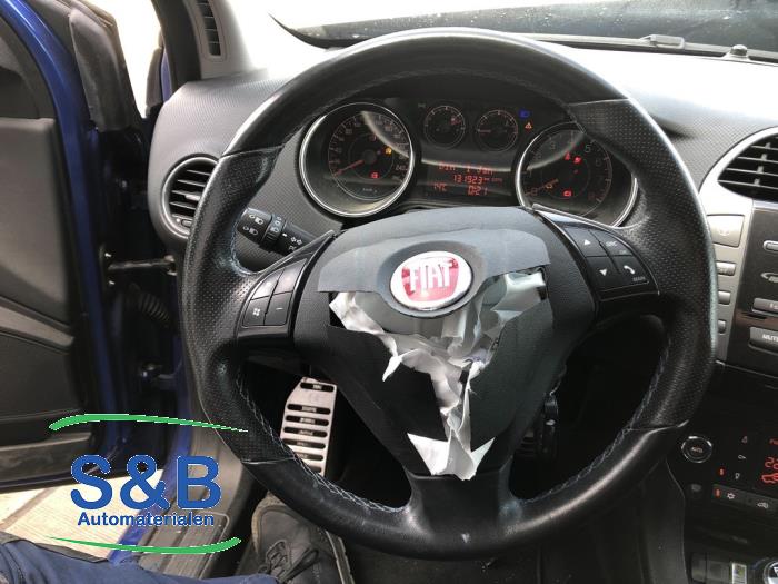 Steering wheel from a Fiat Bravo (198A) 1.4 T-Jet 16V 120 2011