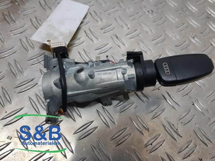 Używane Stacyjka + Kluczyk Audi A1 (8X1/8XK) 1.6 TDI 16V Cena € 50,00 Procedura marży oferowane przez Schaap & Bron