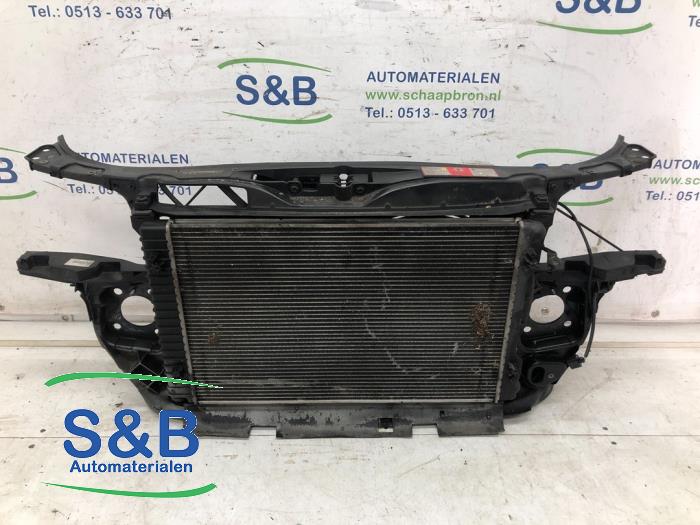 Używane Panel przedni Audi A4 (B6) 1.8 T 20V Cena € 200,00 Procedura marży oferowane przez Schaap & Bron