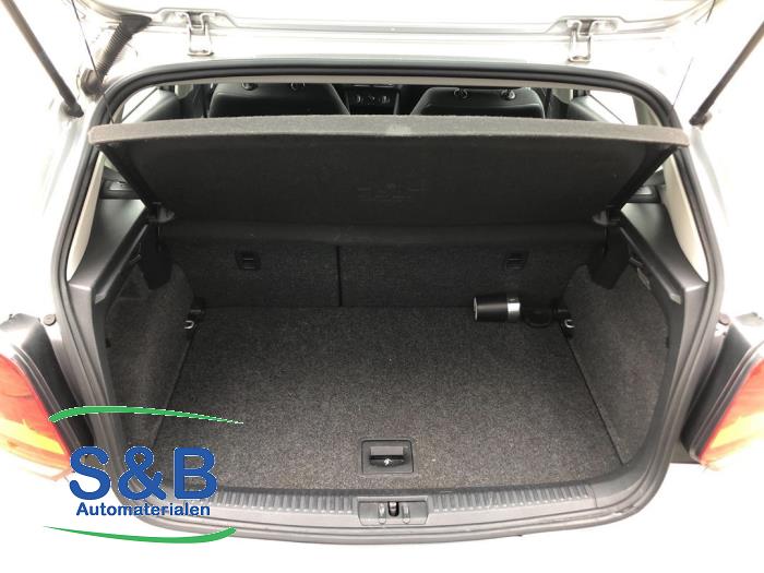 Plyta podlogowa bagaznika z Volkswagen Polo V (6R) 1.2 TDI 12V BlueMotion 2011