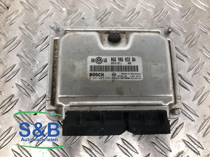 Used Engine management computer Volkswagen Passat Variant 4Motion (3B6) 2.3 V5 20V Price € 99,00 Margin scheme offered by Schaap & Bron