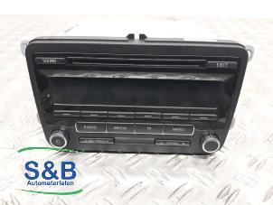 Used Radio CD player Volkswagen Polo V (6R) 1.2 TDI 12V BlueMotion Price € 100,00 Margin scheme offered by Schaap & Bron