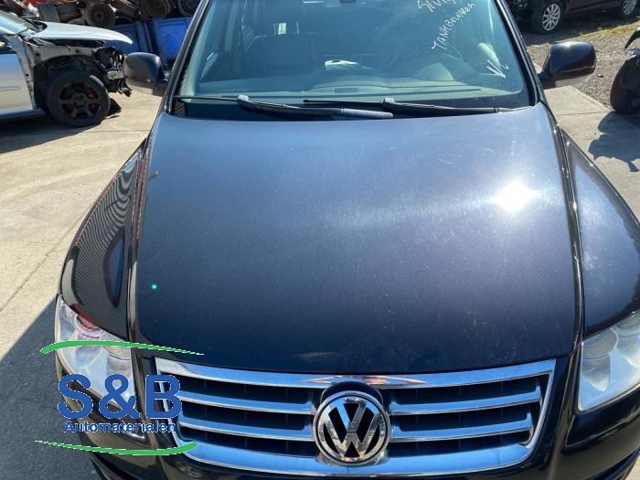 Używane Maska Volkswagen Touareg (7LA/7L6) 2.5 TDI R5 Cena € 170,00 Procedura marży oferowane przez Schaap & Bron