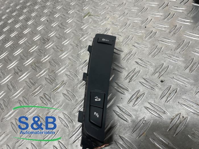 Używane Przelacznik ESP BMW X3 (F25) sDrive18d 16V Cena € 30,00 Procedura marży oferowane przez Schaap & Bron