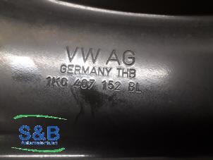 Usagé Bras de suspension bas avant droit Volkswagen Caddy IV 2.0 TDI 75 Prix € 50,00 Règlement à la marge proposé par Schaap & Bron