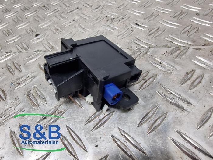 Używane Regulator napiecia Volkswagen Golf VII (AUA) 1.2 TSI 16V Cena € 30,00 Procedura marży oferowane przez Schaap & Bron