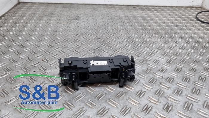 Używane Panel climatronic Seat Toledo (NHAA) 1.6 TDI 16V 105 Cena € 35,00 Procedura marży oferowane przez Schaap & Bron