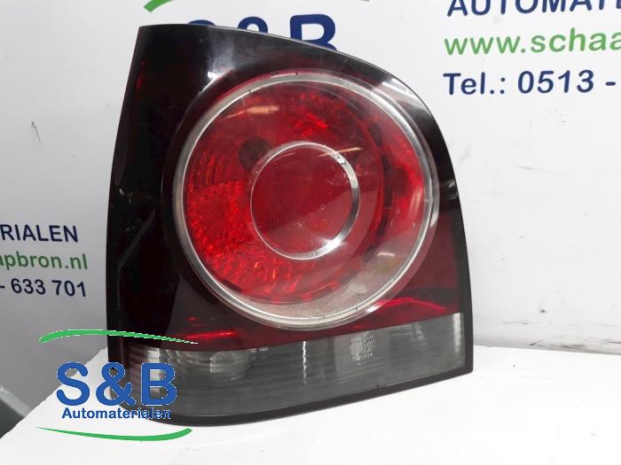Taillight, left from a Volkswagen Polo IV (9N1/2/3) 1.4 TDI 70 2006