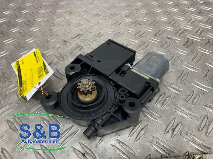 Usados Motor de ventanilla de puerta Renault Megane III Grandtour (KZ) 1.5 dCi 110 Precio € 21,99 Norma de margen ofrecido por Schaap & Bron