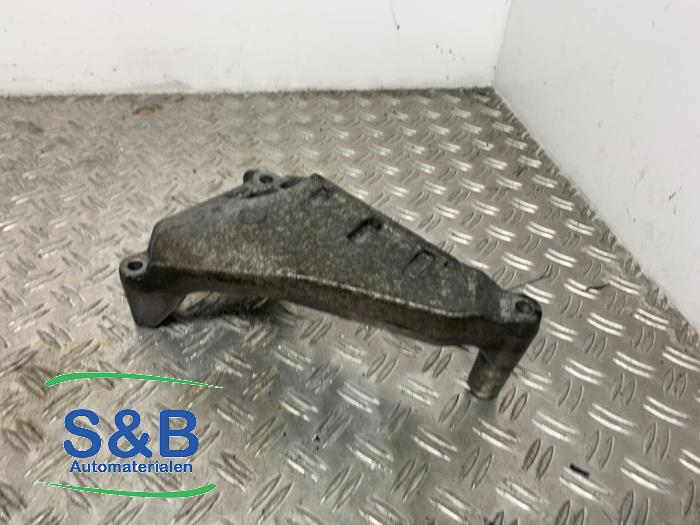 Used Engine mount Volkswagen Multivan T5 (7E/7HC/7HF/7HM) 1.9 TDi Price € 35,00 Margin scheme offered by Schaap & Bron