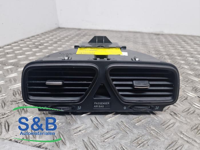 Dashboard vent from a Volkswagen Eos (1F7/F8) 2.0 TFSI 16V 2010