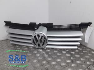 Usagé Calandre Volkswagen Bora (1J2) 1.6 16V Prix € 25,00 Règlement à la marge proposé par Schaap & Bron