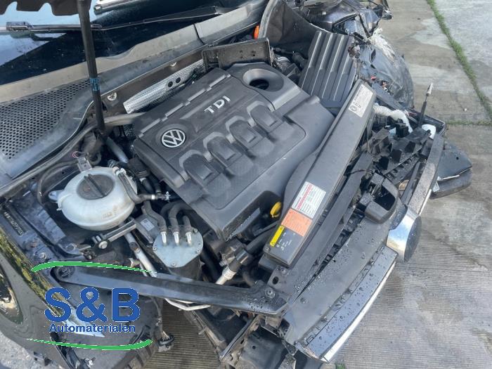 Motor de un Volkswagen Golf VII Variant (AUVV) 2.0 TDI 150 16V 2014
