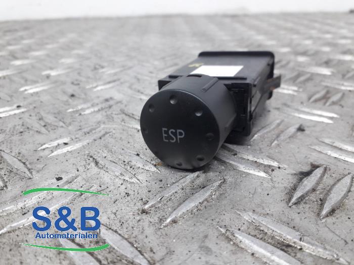 Usados Interruptor ESP Audi TT (8N3) 1.8 20V Turbo Precio € 9,99 Norma de margen ofrecido por Schaap & Bron